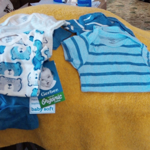 5 onesies.. 3 stripes 2 teddy bears - Picture 4 of 6